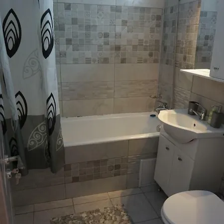 Ap Stefania Intre Satul De Vacanta Si City Park Mall Apartamento *